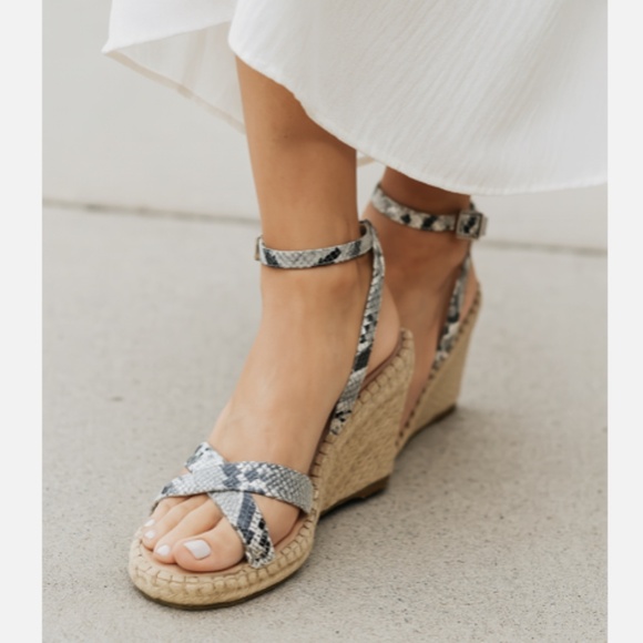 Charles by Charles David Platform Wedge Snake Sandals White Black Size 9.5 - Picture 1 of 8